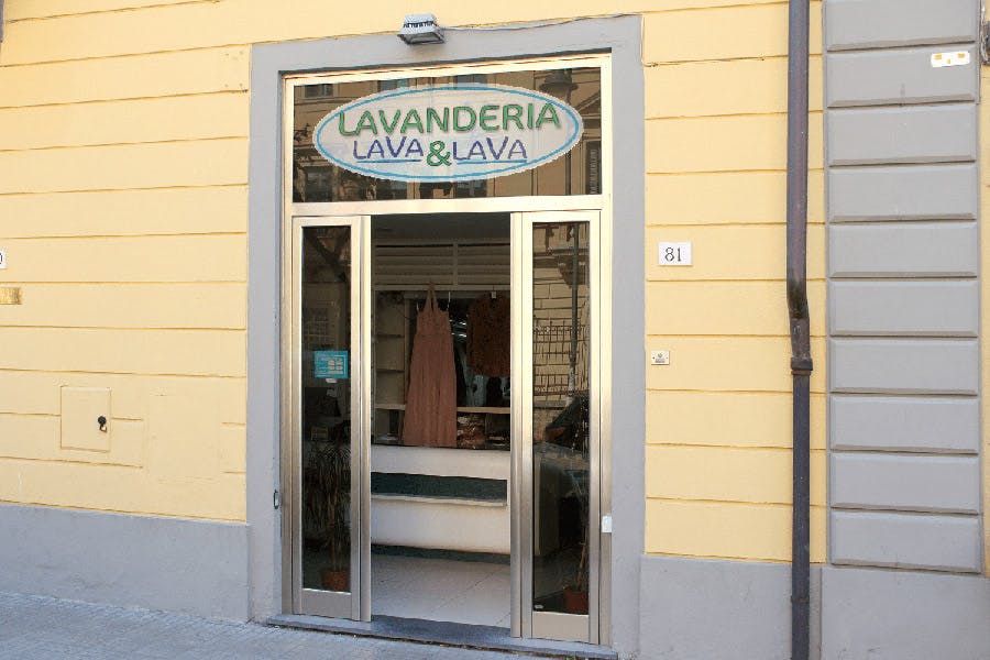 Facciata del punto vendita Lava&Lava a Pisa